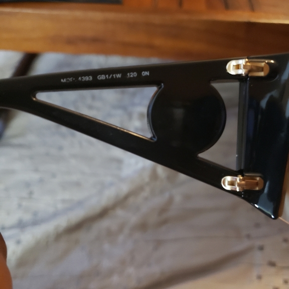 Authentic Pre-owned Black Versace Medusa Icon Shield Sunglasses - Picture 4 of 10